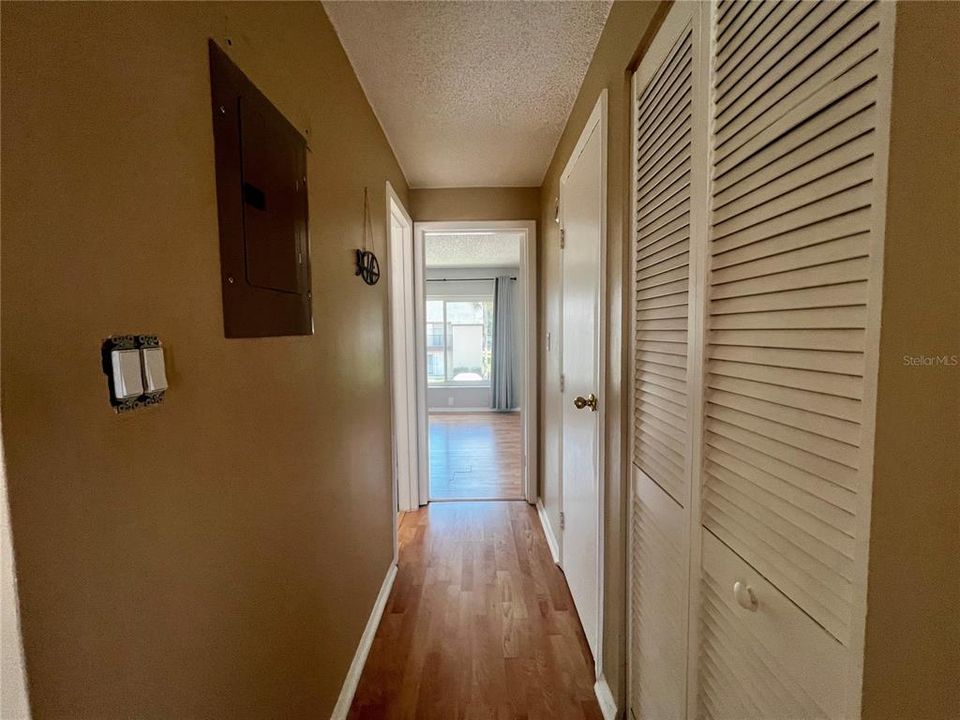 合同活跃: $110,000 (1 贝兹, 1 浴室, 590 平方英尺)