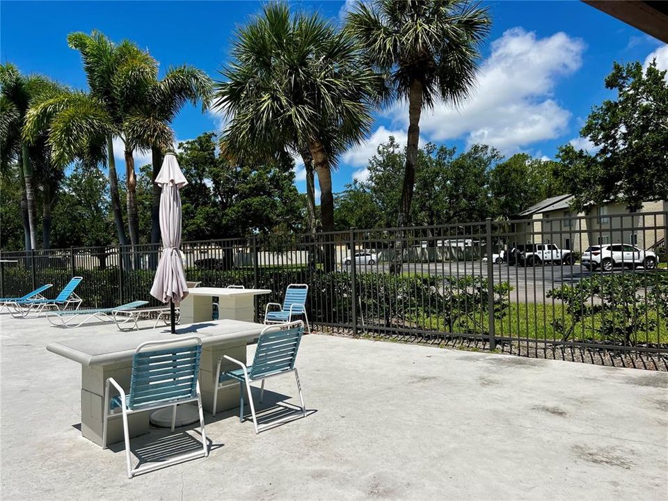 合同活跃: $110,000 (1 贝兹, 1 浴室, 590 平方英尺)