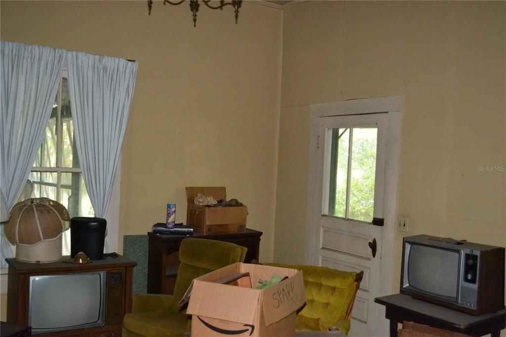 待售: $499,900 (2 贝兹, 1 浴室, 1787 平方英尺)