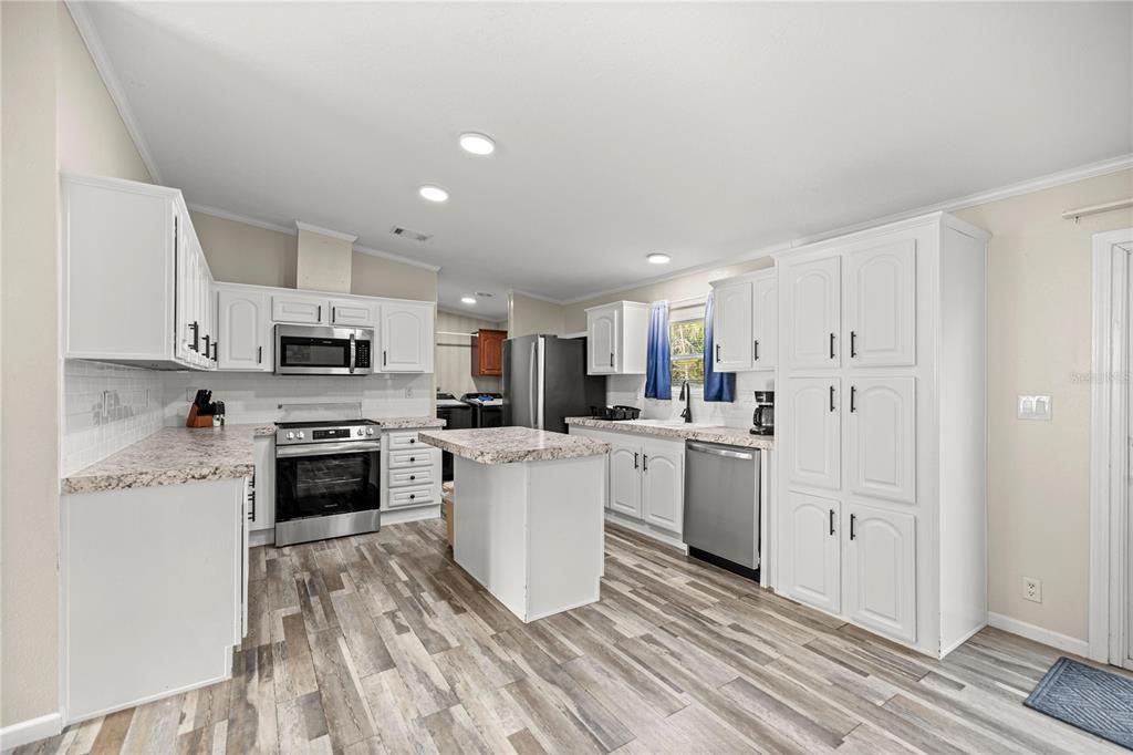 Active With Contract: $322,500 (4 beds, 2 baths, 1620 Square Feet)