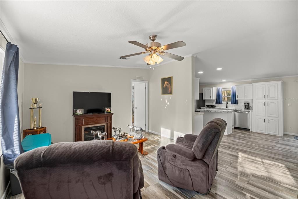 Active With Contract: $322,500 (4 beds, 2 baths, 1620 Square Feet)