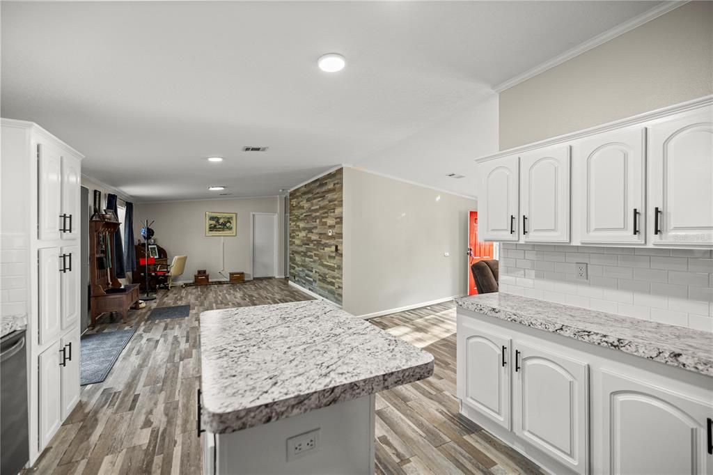 Active With Contract: $322,500 (4 beds, 2 baths, 1620 Square Feet)