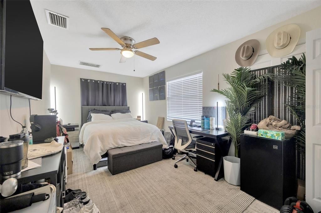 合同活跃: $2,750 (3 贝兹, 2 浴室, 1204 平方英尺)