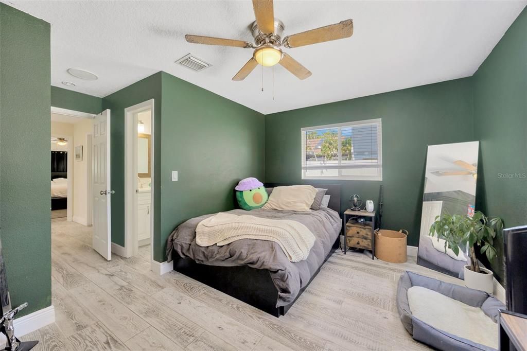 合同活跃: $2,750 (3 贝兹, 2 浴室, 1204 平方英尺)