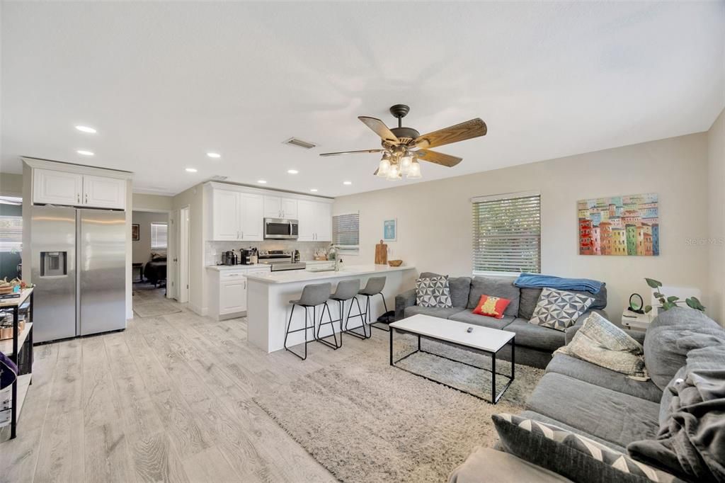 合同活跃: $2,750 (3 贝兹, 2 浴室, 1204 平方英尺)