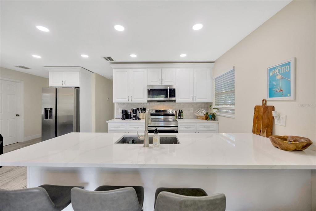 合同活跃: $2,750 (3 贝兹, 2 浴室, 1204 平方英尺)