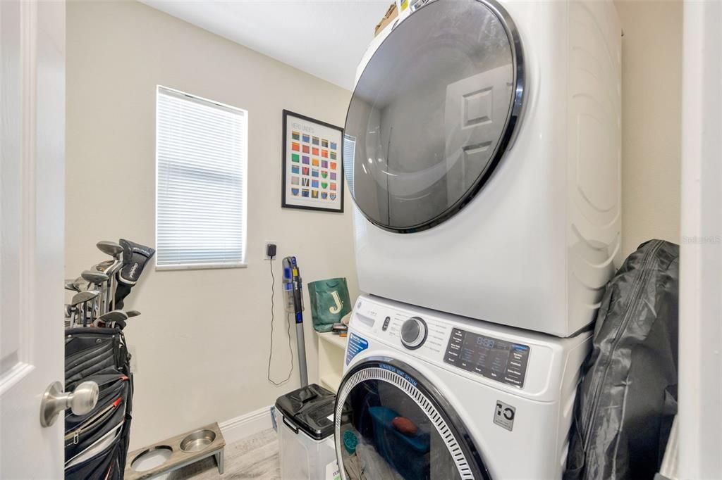 合同活跃: $2,750 (3 贝兹, 2 浴室, 1204 平方英尺)