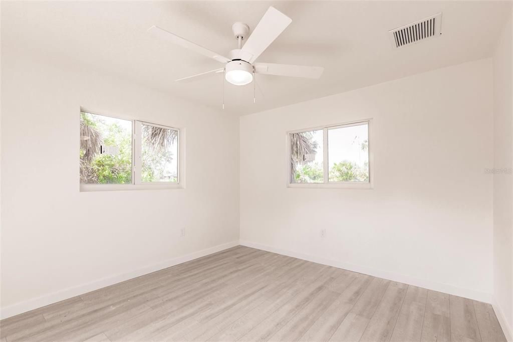 合同活跃: $210,000 (2 贝兹, 2 浴室, 1542 平方英尺)