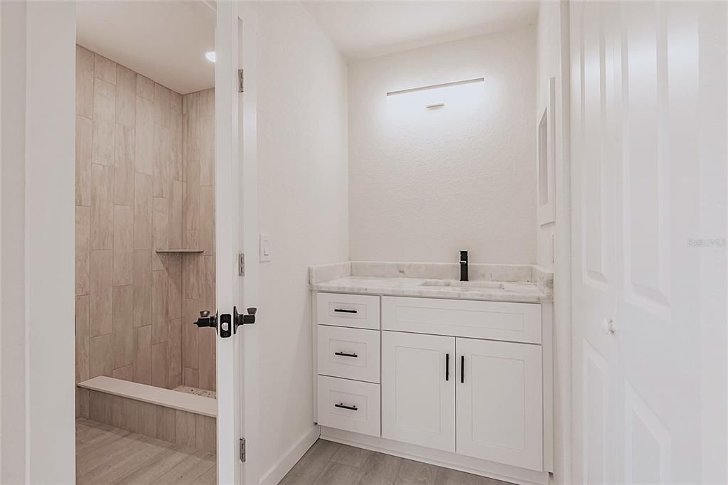 合同活跃: $210,000 (2 贝兹, 2 浴室, 1542 平方英尺)