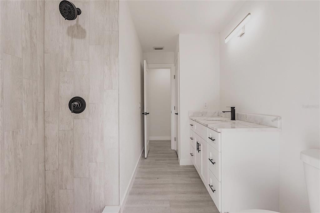 合同活跃: $210,000 (2 贝兹, 2 浴室, 1542 平方英尺)