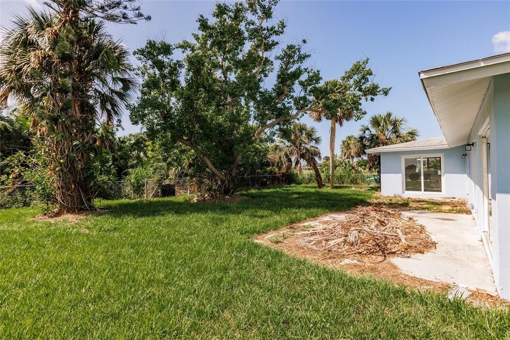 合同活跃: $210,000 (2 贝兹, 2 浴室, 1542 平方英尺)