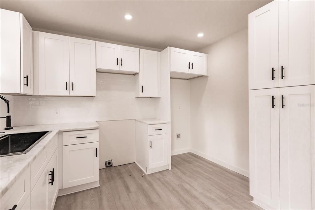 合同活跃: $210,000 (2 贝兹, 2 浴室, 1542 平方英尺)