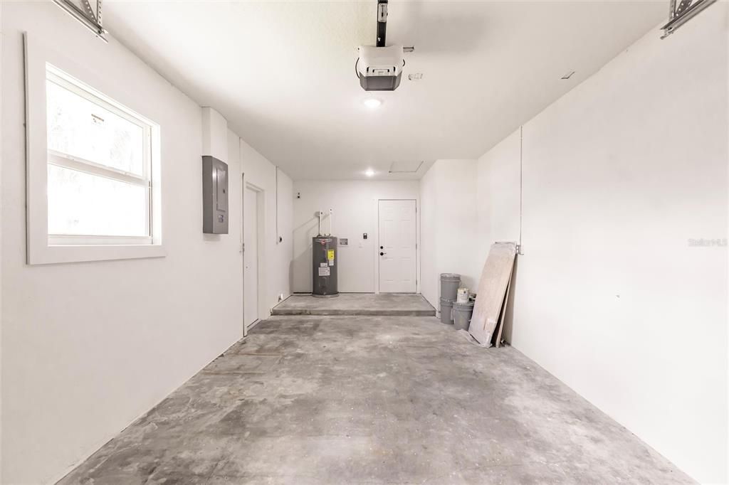 合同活跃: $210,000 (2 贝兹, 2 浴室, 1542 平方英尺)