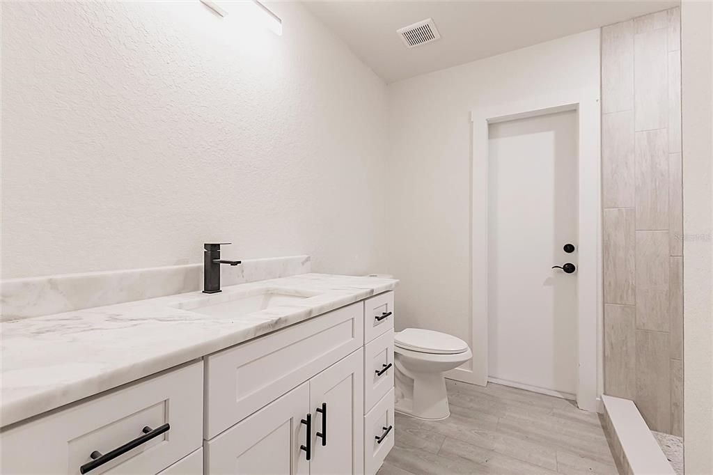 合同活跃: $210,000 (2 贝兹, 2 浴室, 1542 平方英尺)