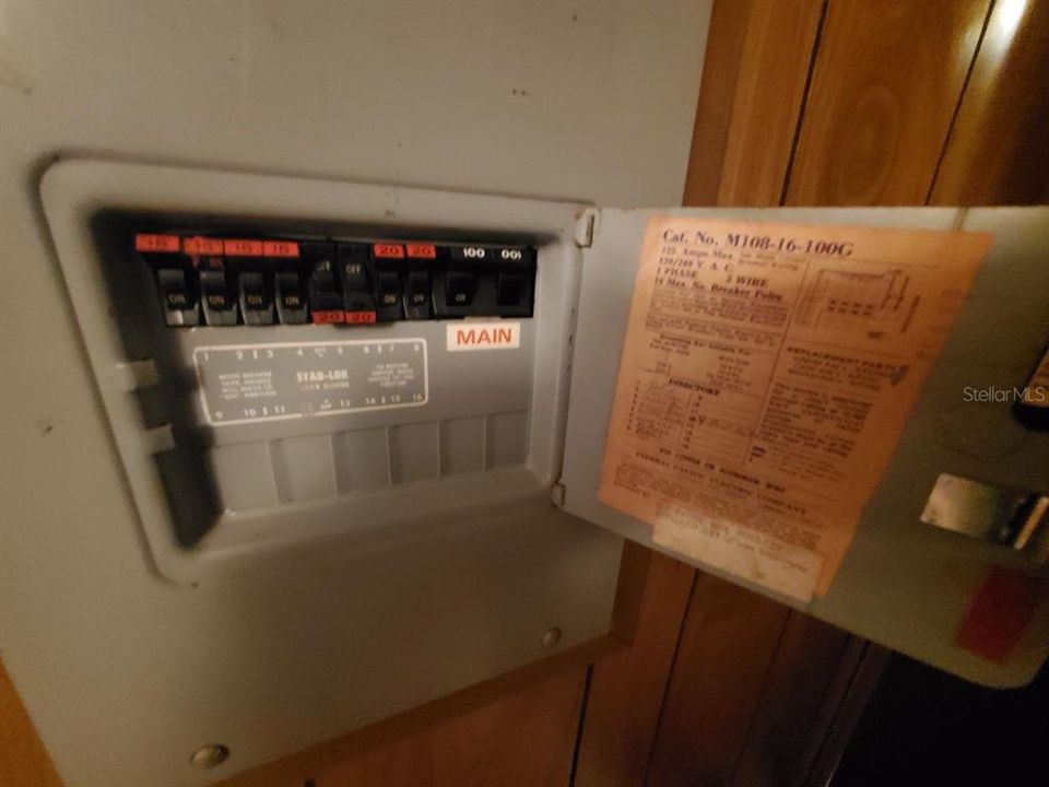 待售: $90,000 (2 贝兹, 2 浴室, 672 平方英尺)