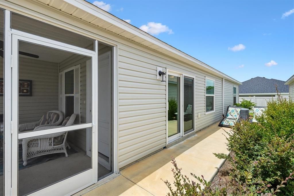 Active With Contract: $249,900 (2 beds, 2 baths, 1148 Square Feet)