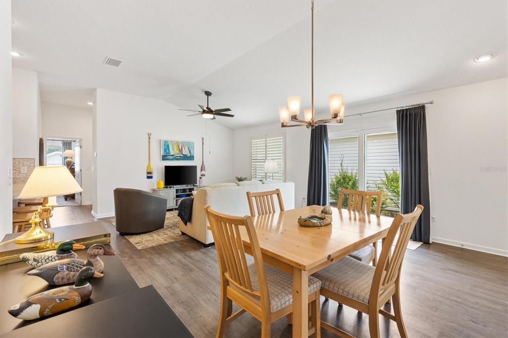 Active With Contract: $249,900 (2 beds, 2 baths, 1148 Square Feet)