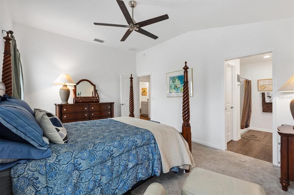 Active With Contract: $249,900 (2 beds, 2 baths, 1148 Square Feet)