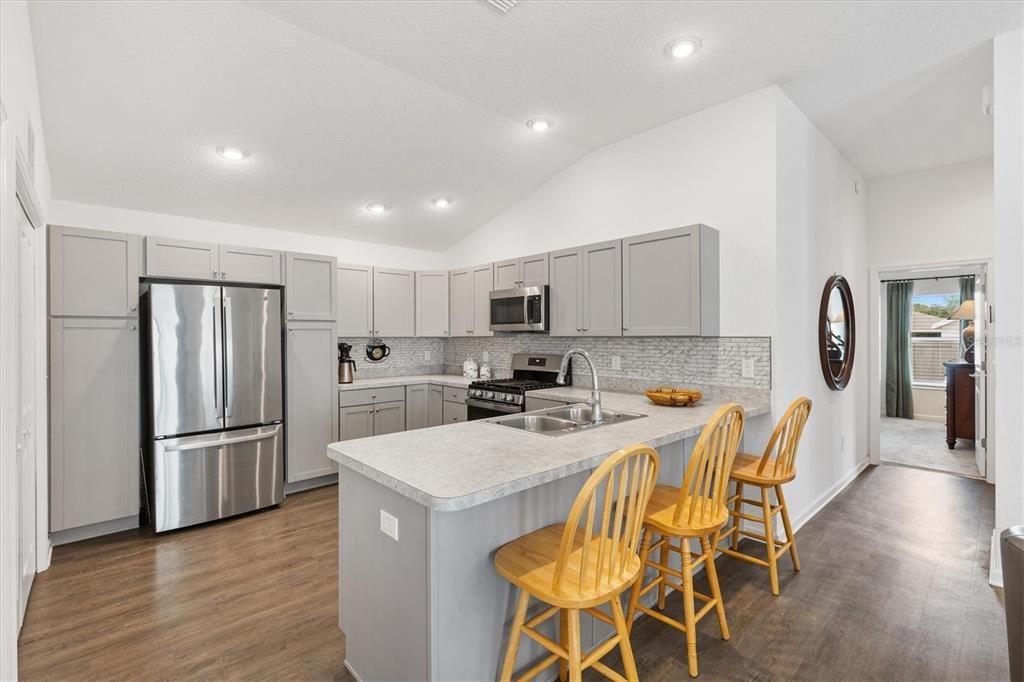 Active With Contract: $249,900 (2 beds, 2 baths, 1148 Square Feet)
