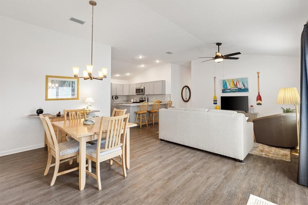 Active With Contract: $249,900 (2 beds, 2 baths, 1148 Square Feet)