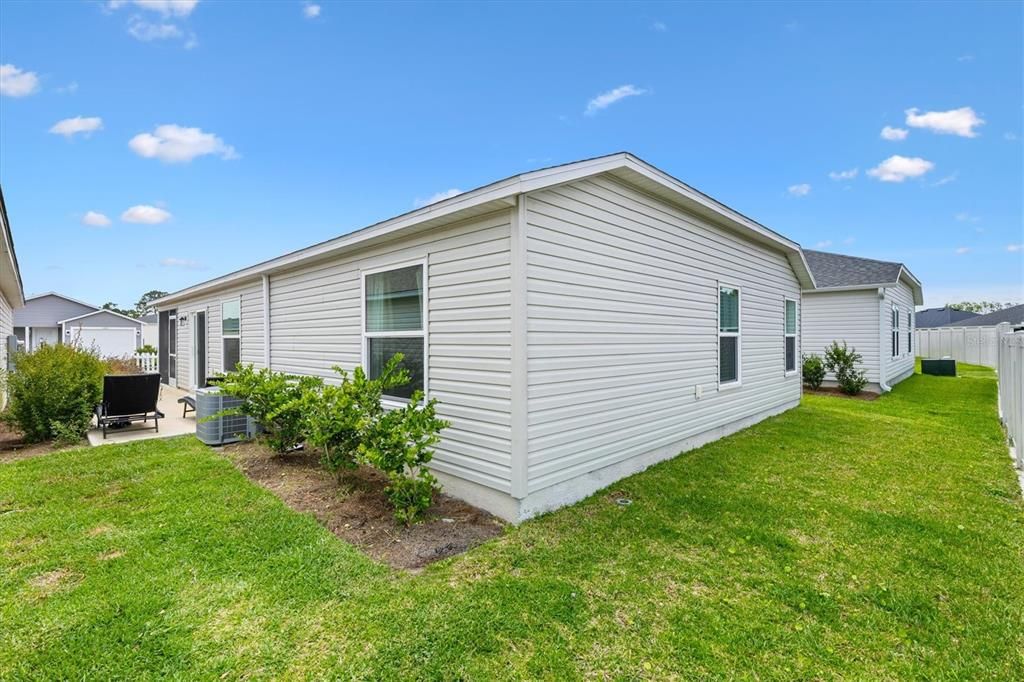 Active With Contract: $249,900 (2 beds, 2 baths, 1148 Square Feet)