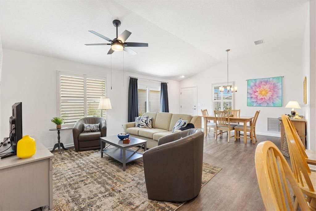 Active With Contract: $249,900 (2 beds, 2 baths, 1148 Square Feet)