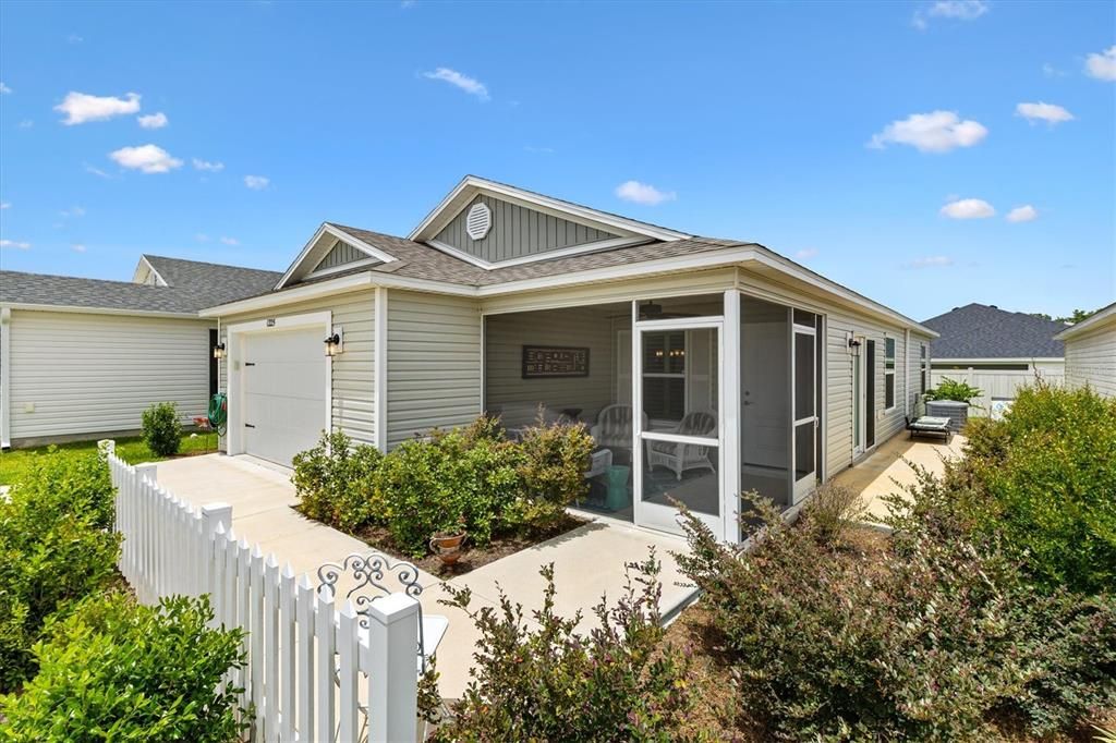 Active With Contract: $249,900 (2 beds, 2 baths, 1148 Square Feet)