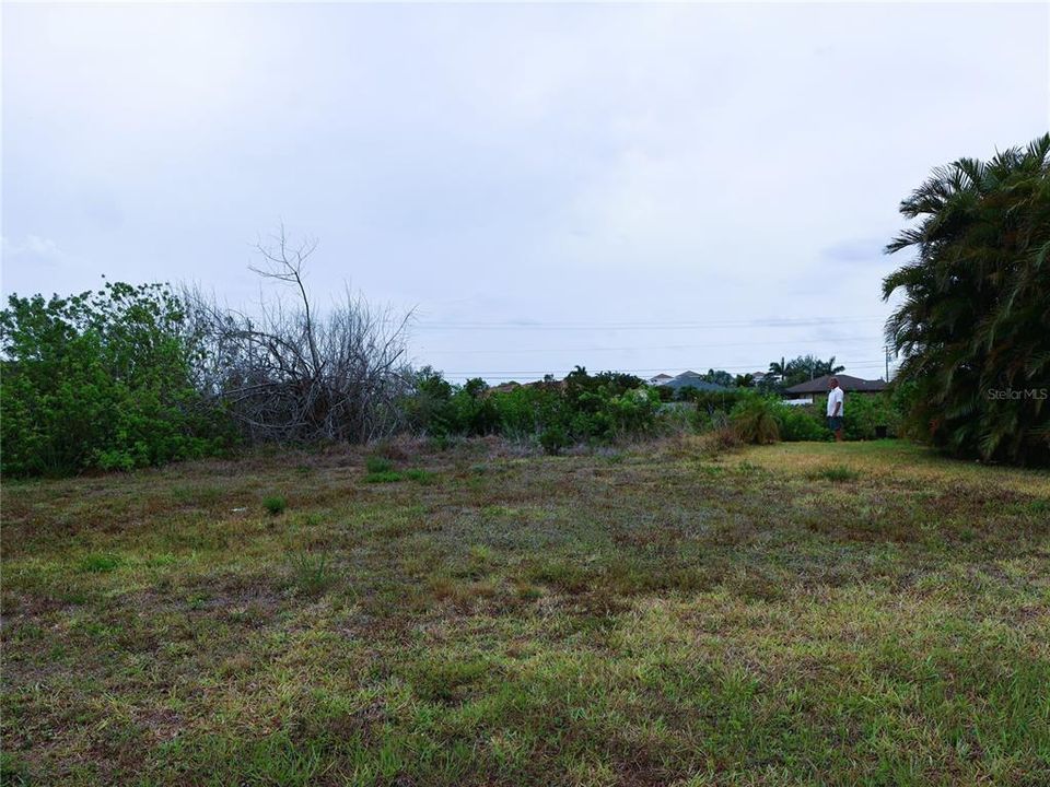 На продажу: $75,000 (0.23 acres)