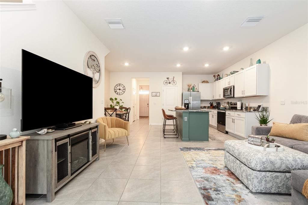 For Sale: $270,000 (3 beds, 2 baths, 1695 Square Feet)