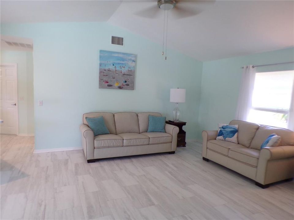 В аренду: $3,350 (3 спален, 2 ванн, 1922 Квадратных фут)