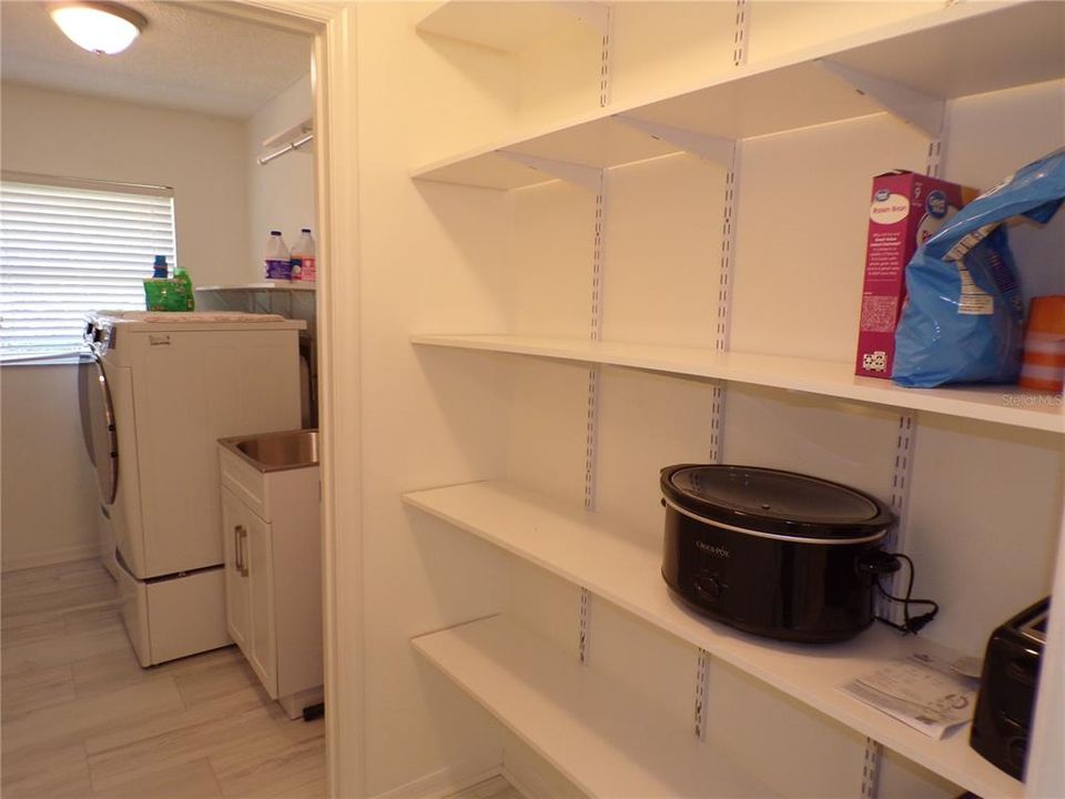 В аренду: $3,350 (3 спален, 2 ванн, 1922 Квадратных фут)