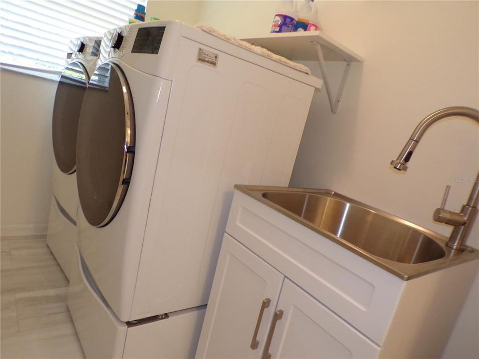 В аренду: $3,350 (3 спален, 2 ванн, 1922 Квадратных фут)