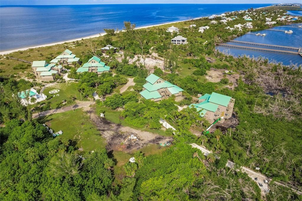 For Sale: $299,900 (1 beds, 1 baths, 787 Square Feet)