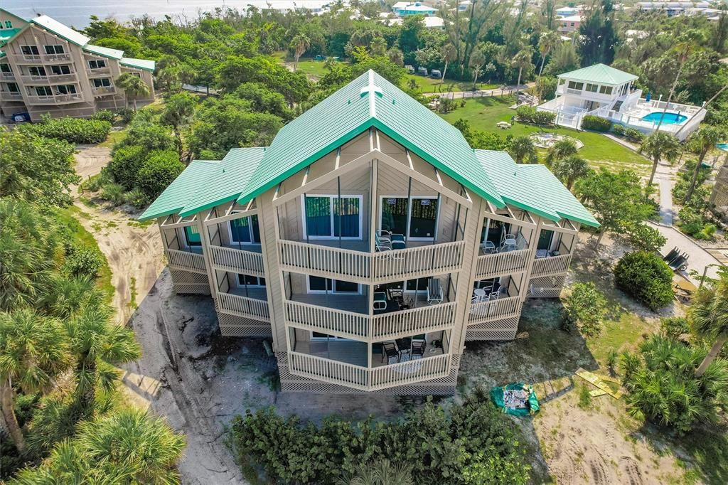 For Sale: $299,900 (1 beds, 1 baths, 787 Square Feet)