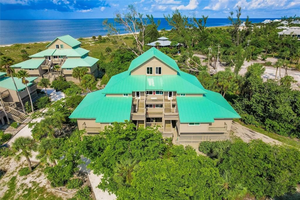 For Sale: $299,900 (1 beds, 1 baths, 787 Square Feet)