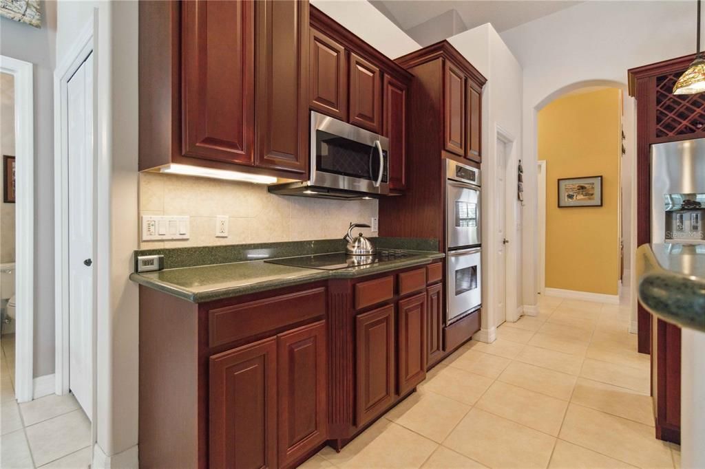 待售: $799,900 (3 贝兹, 3 浴室, 2701 平方英尺)