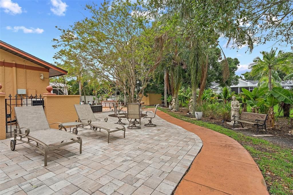 For Sale: $1,499,000 (5 beds, 4 baths, 4406 Square Feet)