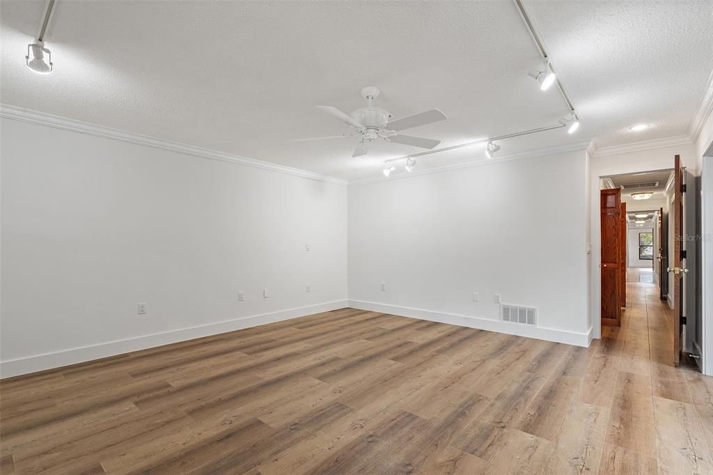 For Sale: $1,499,000 (5 beds, 4 baths, 4406 Square Feet)