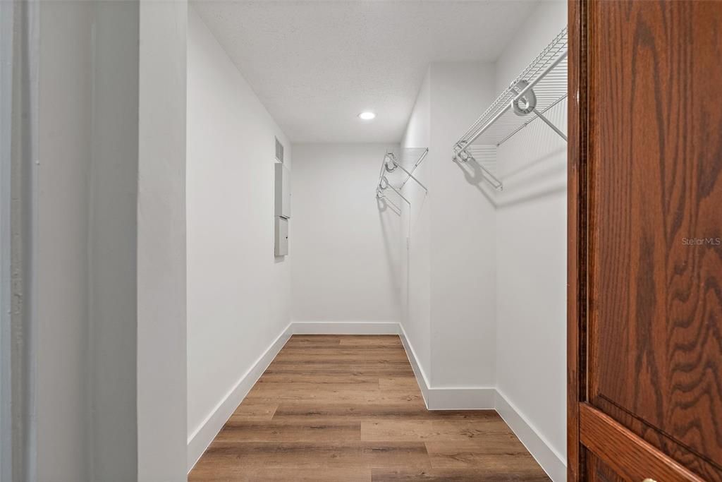 For Sale: $1,499,000 (5 beds, 4 baths, 4406 Square Feet)