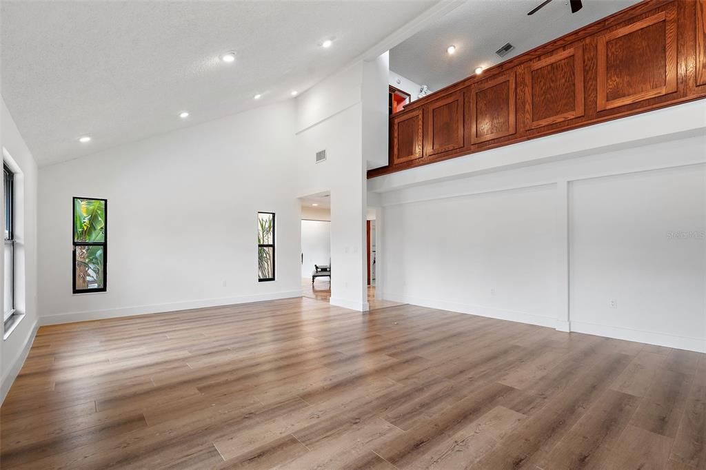 For Sale: $1,499,000 (5 beds, 4 baths, 4406 Square Feet)