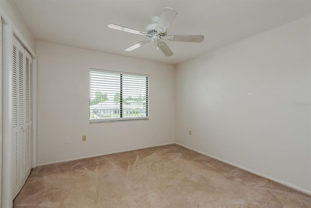 合同活跃: $169,900 (2 贝兹, 2 浴室, 1094 平方英尺)