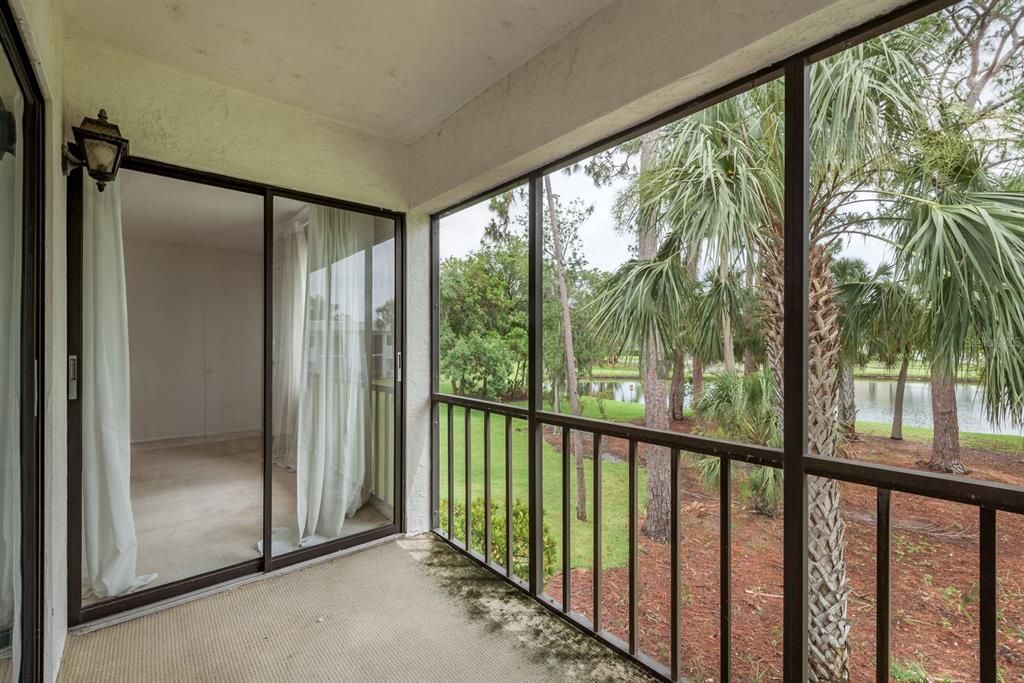 合同活跃: $169,900 (2 贝兹, 2 浴室, 1094 平方英尺)