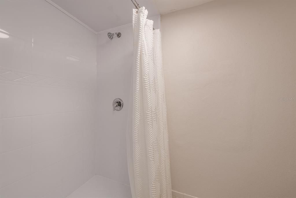 合同活跃: $169,900 (2 贝兹, 2 浴室, 1094 平方英尺)