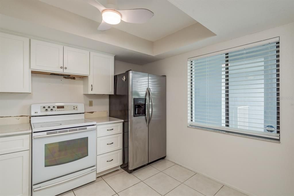 合同活跃: $169,900 (2 贝兹, 2 浴室, 1094 平方英尺)