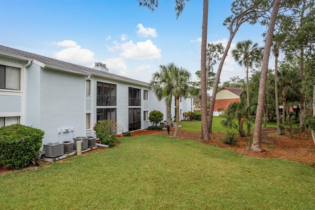 合同活跃: $169,900 (2 贝兹, 2 浴室, 1094 平方英尺)