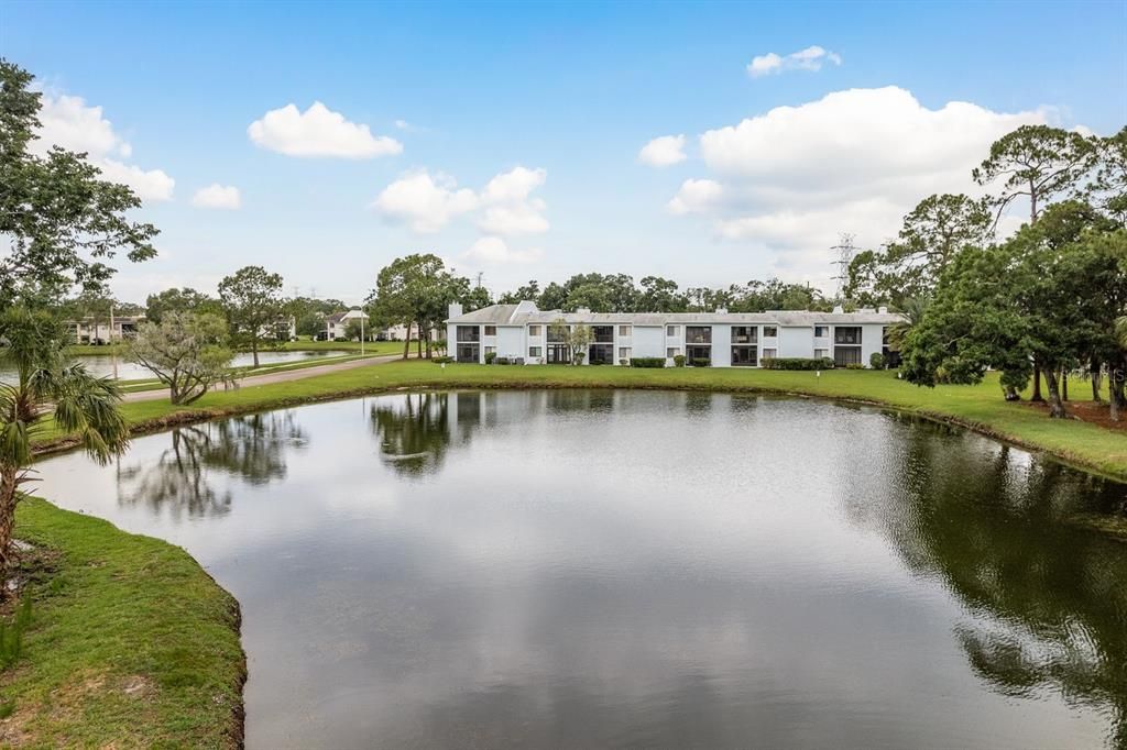 合同活跃: $169,900 (2 贝兹, 2 浴室, 1094 平方英尺)