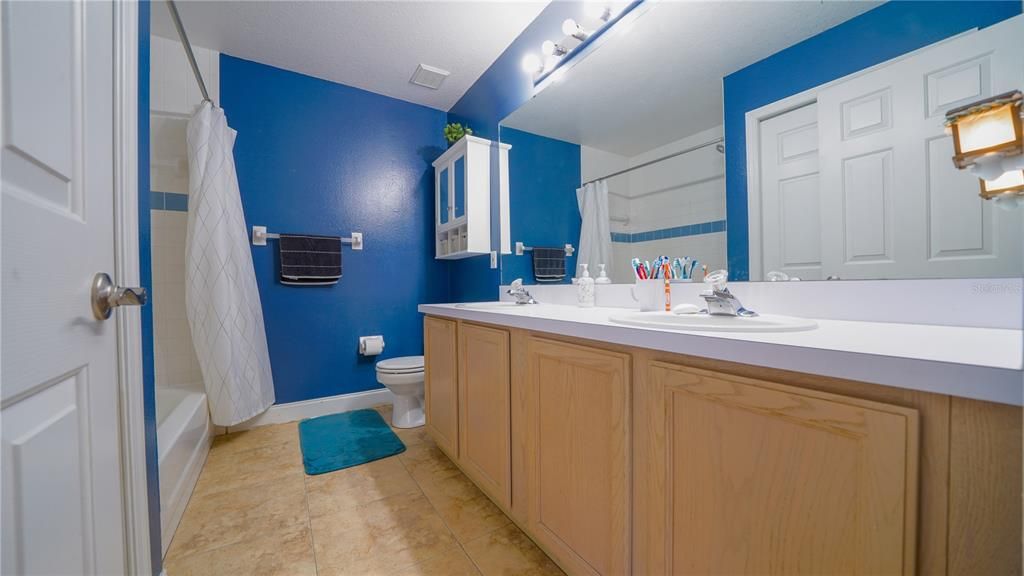 For Sale: $875,000 (5 beds, 2 baths, 3115 Square Feet)