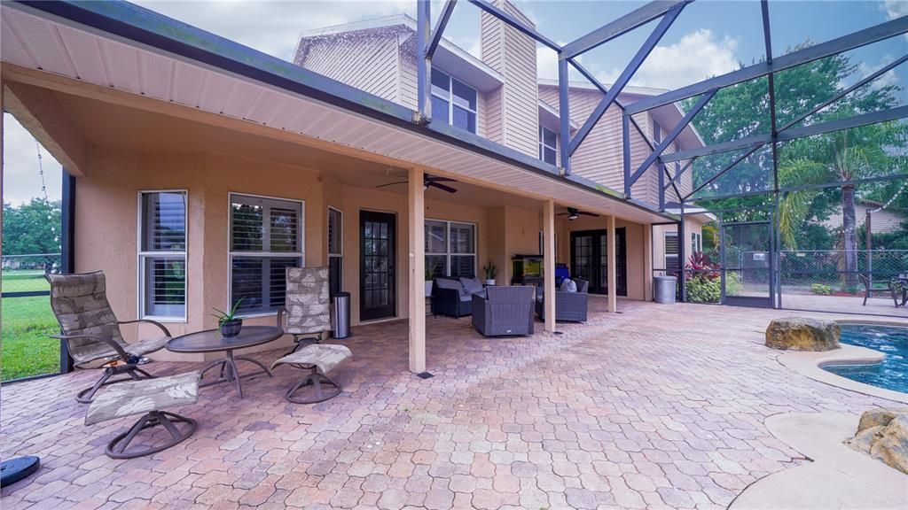 For Sale: $875,000 (5 beds, 2 baths, 3115 Square Feet)