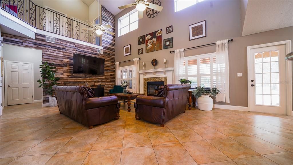 For Sale: $875,000 (5 beds, 2 baths, 3115 Square Feet)