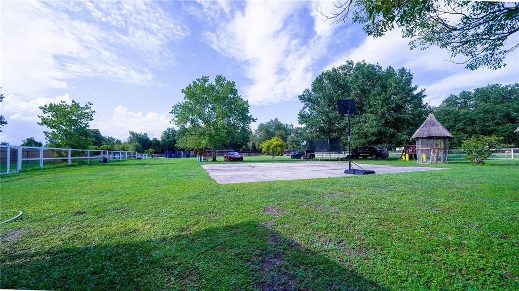 For Sale: $875,000 (5 beds, 2 baths, 3115 Square Feet)